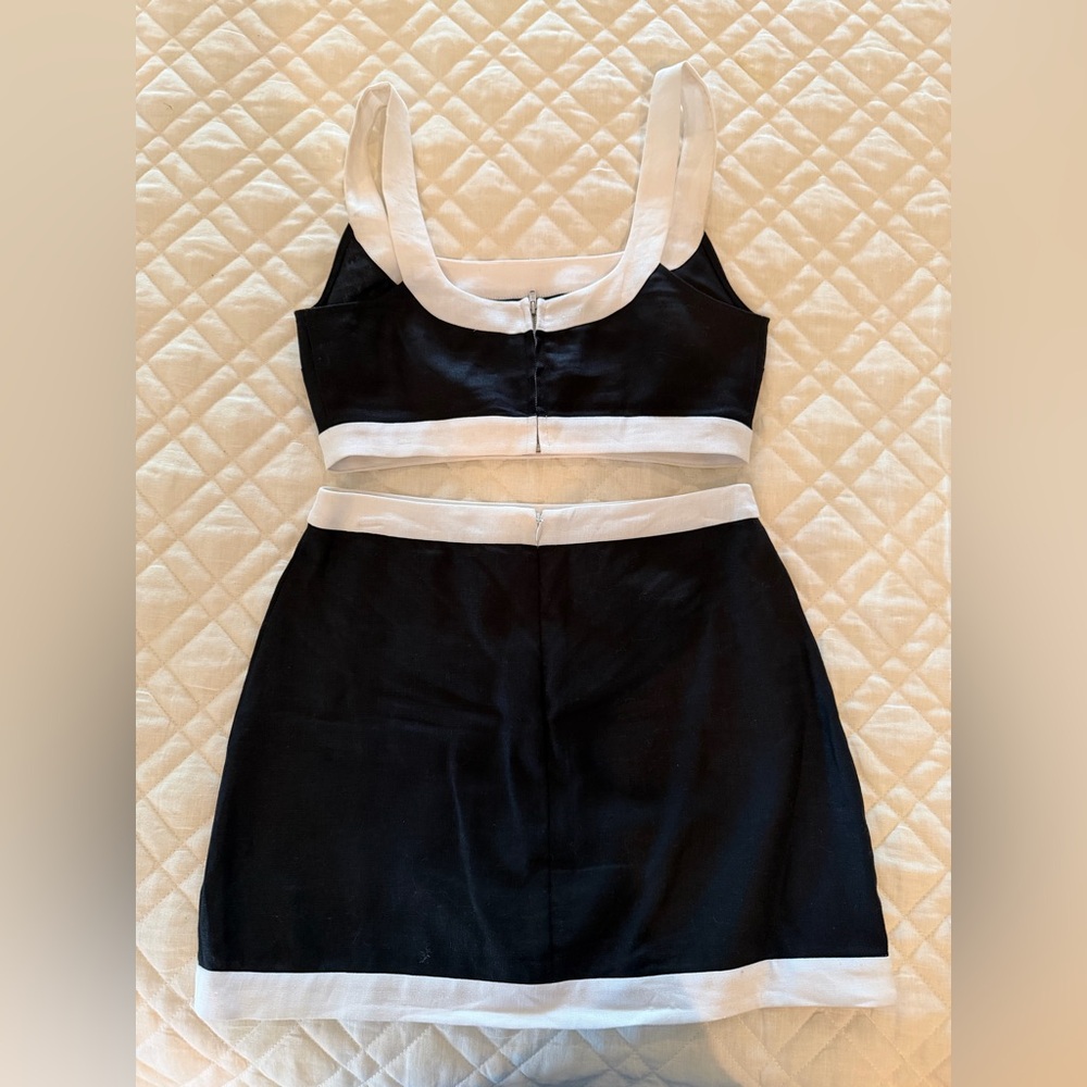 Reformation black and white two-piece set, size 4 🤍🖤 - Picture 3 of 5
